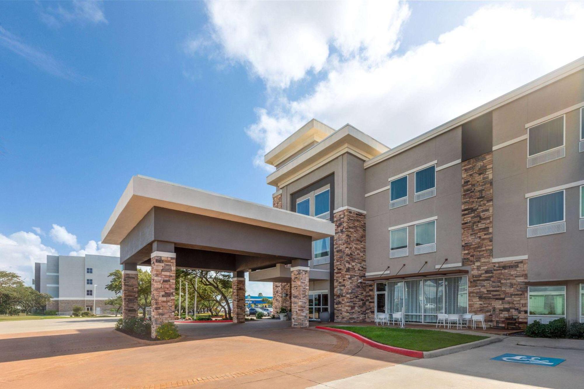 La Quinta By Wyndham Rockport - Fulton Hotel Exterior photo